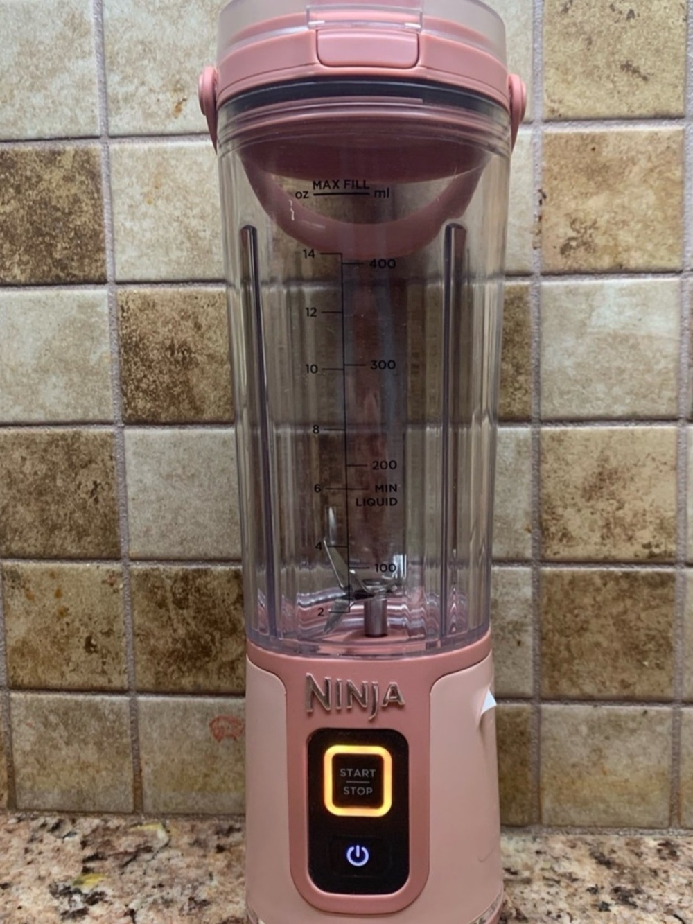 Ninja Blast Portable Personal 18 oz Blender, w/ Leak Proof Lid. Base Color Pink.